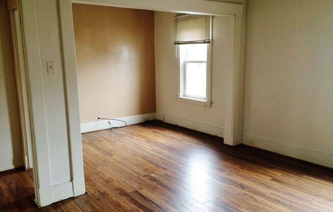 2 beds, 1 bath, $1,195, Unit 2