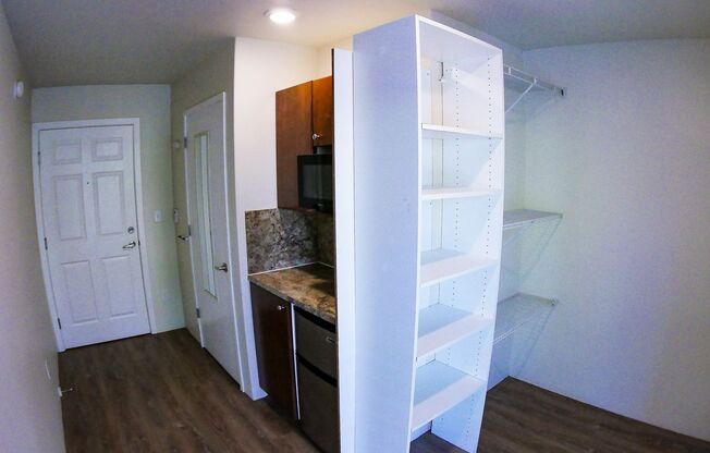 Studio, 1 bath, 160 sqft, $1,195, Unit 254