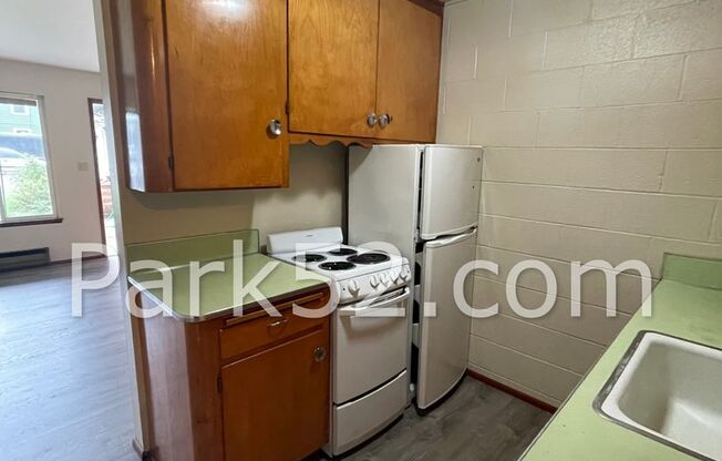 1 bed, 1 bath, $995, Unit 3402-02