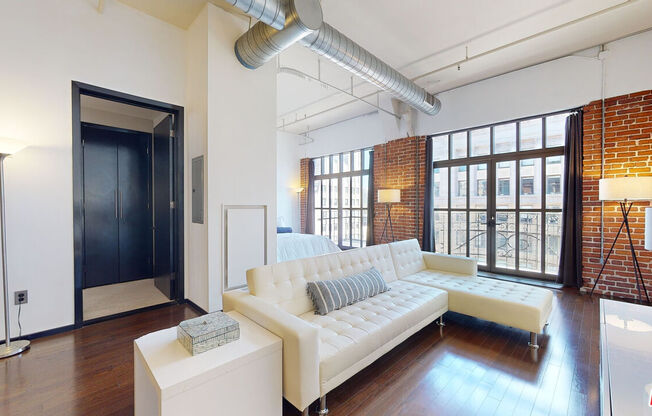 1 bed, 1 bath, 1,000 sqft, $5,000, Unit 905