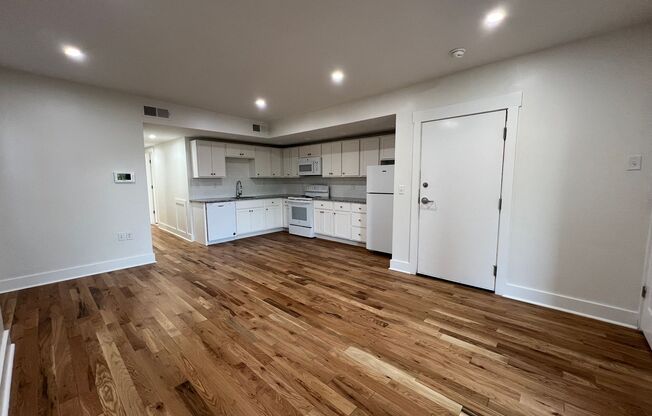 2 beds, 1 bath, 750 sqft, $2,139, Unit 5645 Hobart Street #3