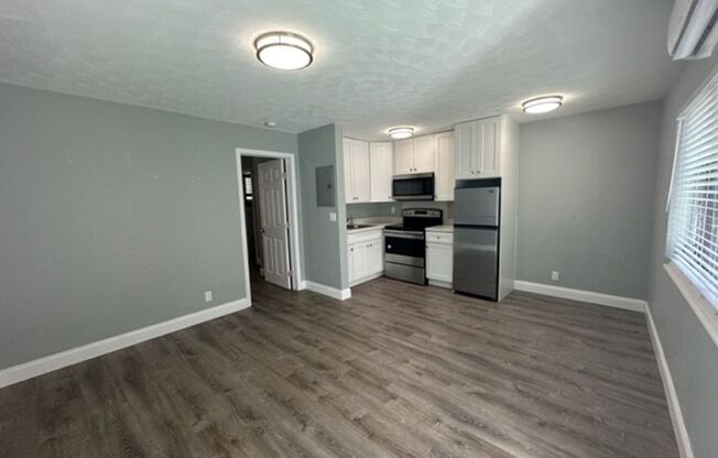 1 bed, 1 bath, $1,695, Unit 01-4246 Seagrape Drive