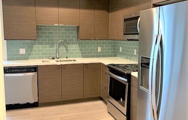 Studio, 1 bath, 553 sqft, $2,595, Unit 711
