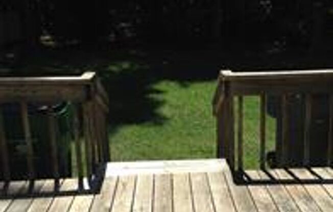 Great, 3-bed / 2 full bath location off the Plaza just minutes to NODA and Uptown