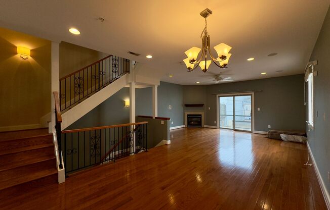 Charming 3BD/3.5BA Townhome with Attached Garage in Canton, MD!