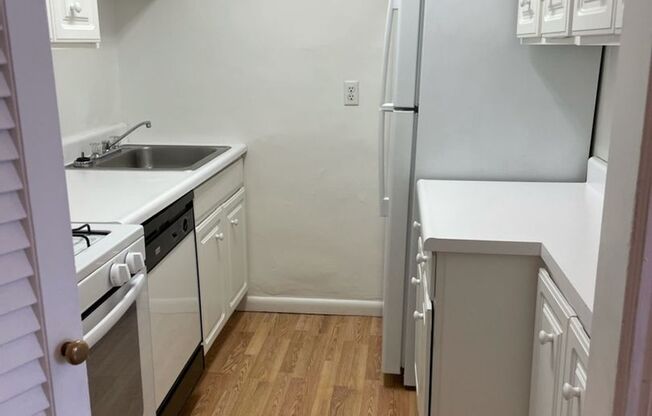 1 bed, 1 bath, 768 sqft, $1,450, Unit Royal York 809