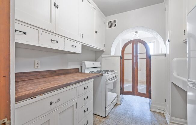 2 beds, 1 bath, 775 sqft, $1,199, Unit 201