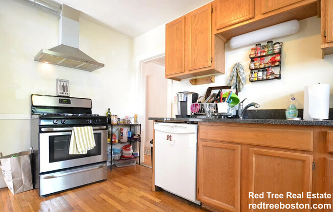 25 Colborne Rd Apt 1