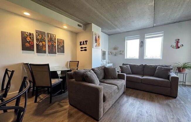 2 beds, 1 bath, 900 sqft, $2,500, Unit 6954-221