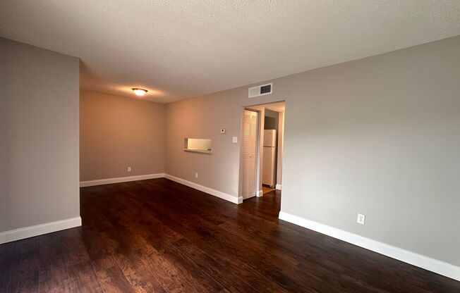 2 beds, 1 bath, 850 sqft, $1,295, Unit E39