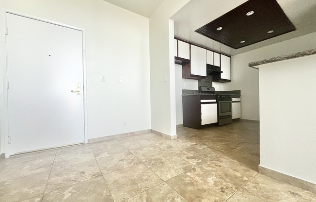 947 N SERRANO AVE