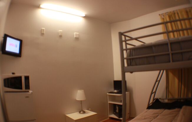 1 bed, 1 bath, 90 sqft, $1,195, Unit 14 - 3D