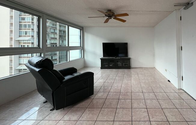 1BD/BA at Waikiki Townhouse. Spacious, great views.