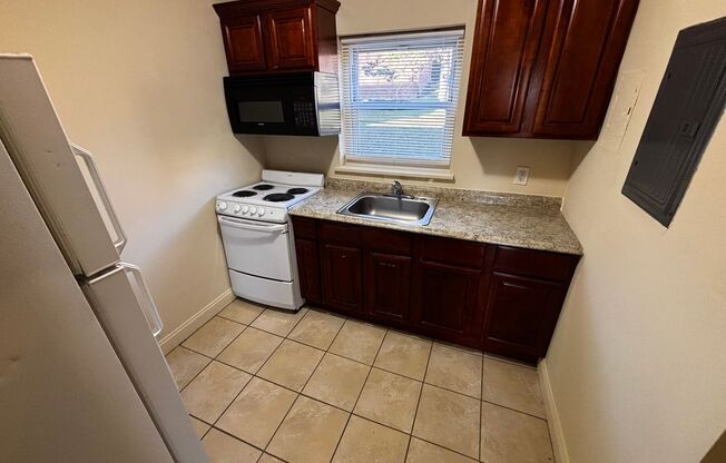 1 bed, 1 bath, $995, Unit 0052ATH