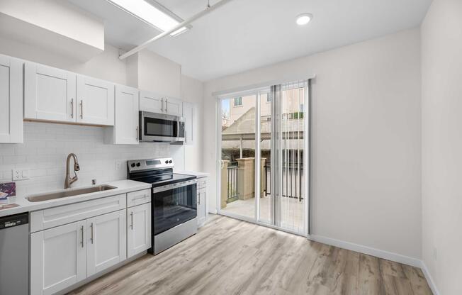 Studio, 1 bath, 477 sqft, $1,890
