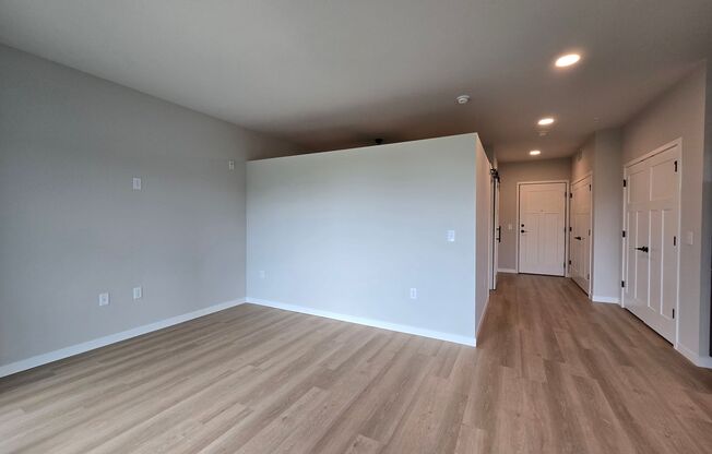 Studio, 1 bath, 612 sqft, $1,490, Unit 8421-223
