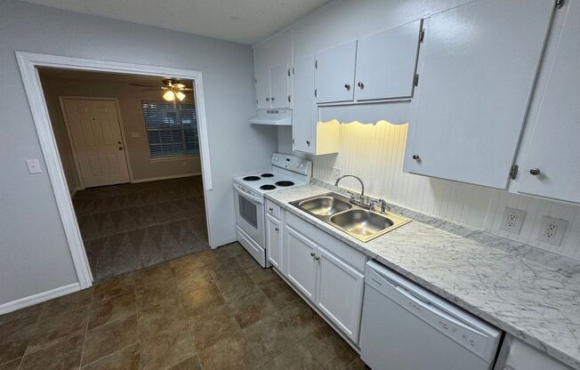 2 beds, 1 bath, $1,295