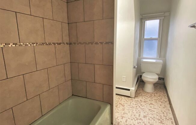 1 bed, 1 bath, $985, Unit 6