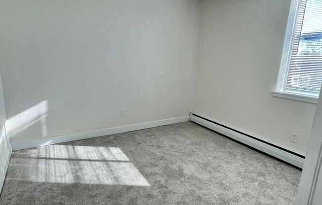 2 beds, 1 bath, $1,295, Unit 302