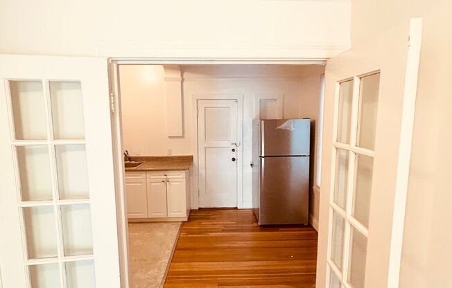 Beautiful 1 Bedroom located in one of San Francisco's most desirable neighborhoods!