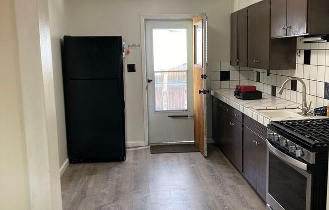 2 beds, 1 bath, $1,650