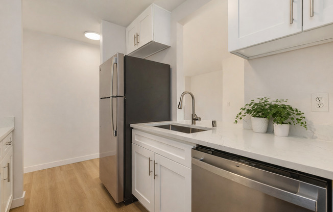 Approach at Jackson Park-Steps from Green. Minutes from Everywhere.