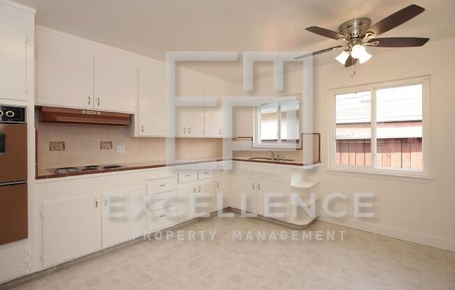 2/1 Duplex with Step Down Office, 1 Car Garage, AC, Private Patio