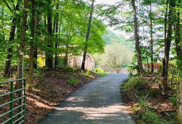 3 Bedroom, 2 bath one level home on AMAZING property in Durham!!