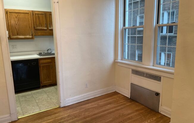 2 beds, 2 baths, 1,303 sqft, $2,150, Unit New King Edward  302