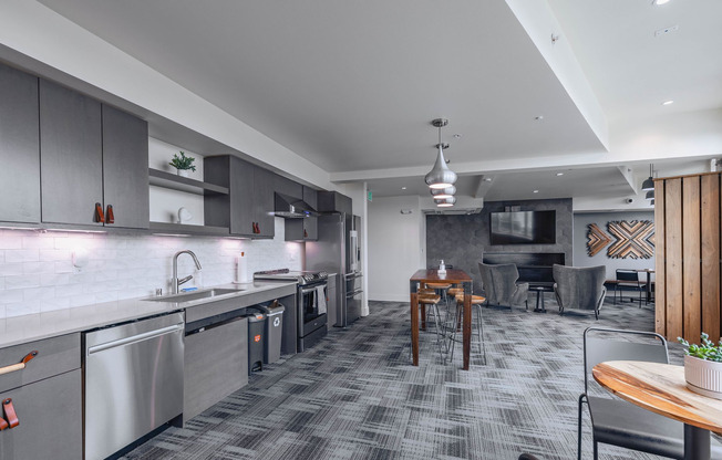 Studio, 1 bath, 348 sqft, $1,721, Unit 309