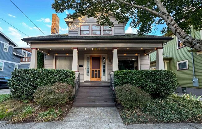Craftsman 5 Bed/2 Bath Lincoln Park Neighborhood Home