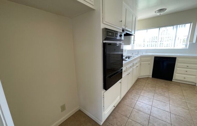 1 bed, 1 bath, 624 sqft, $1,995, Unit 320