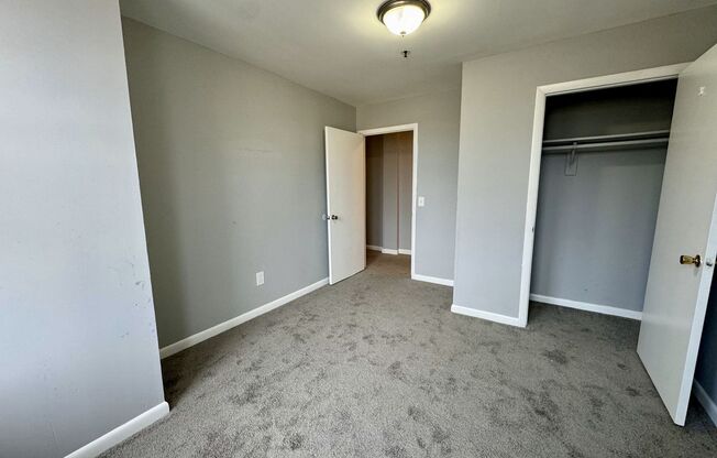 3 beds, 1 bath, $1,325, Unit 3C