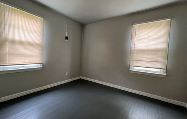 3 beds, 1 bath, $800