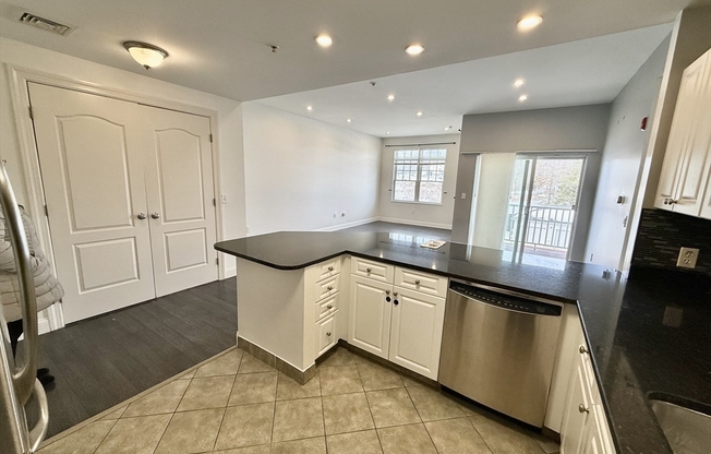 2 beds, 2 baths, 998 sqft, $2,650, Unit 131