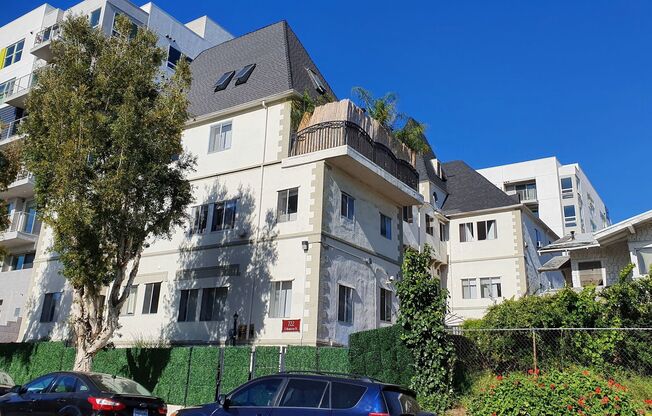 722 S Manhattan Place