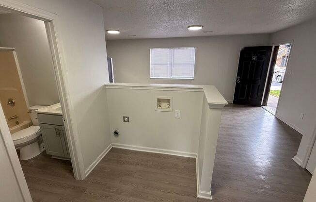 2 beds, 1 bath, 855 sqft, $999, Unit 3366-04