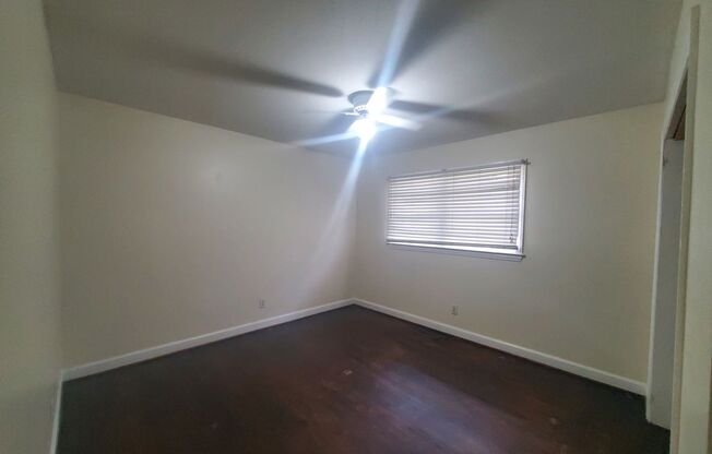 3 beds, 1 bath, $1,250