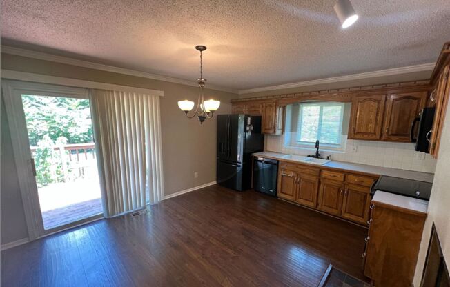 Charming Home with Finished Basement & 2-Car Garage – Lee’s Summit