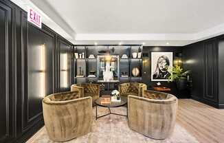 Lobby and entrance Chateau on Wells at Chateau on Wells, Chicago, Illinois