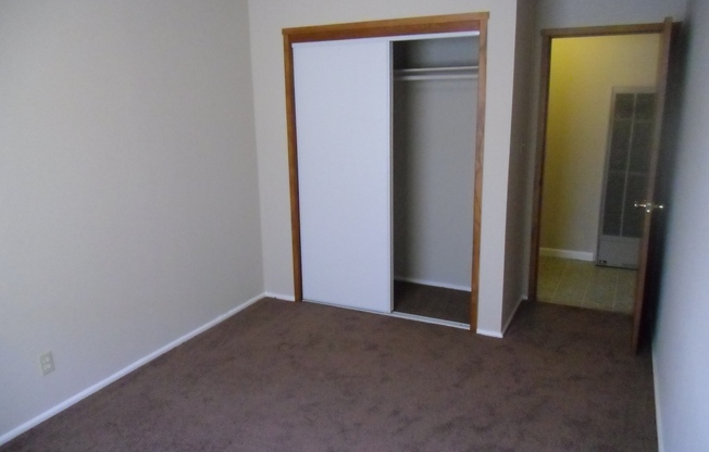 2 beds, 1 bath, $2,300, Unit T3522