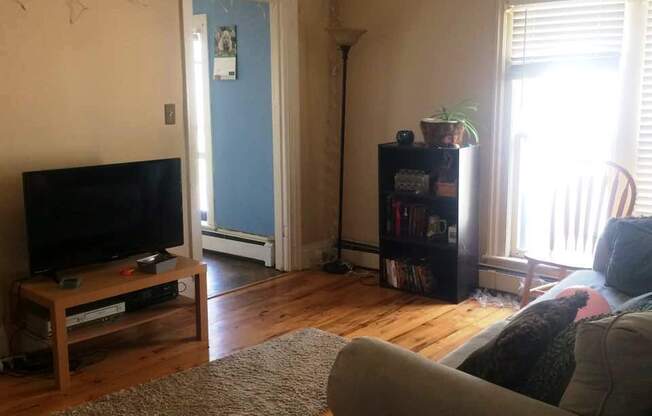 3 beds, 1 bath, $3,600, Unit 02