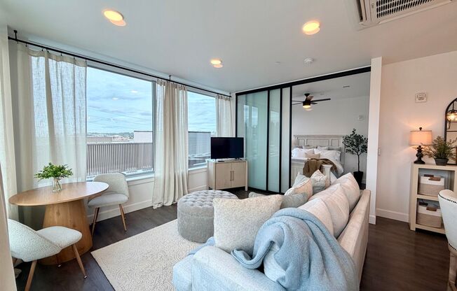 1 bed, 1 bath, 450 sqft, $2,450, Unit 410-401