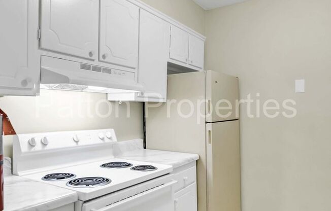 2 beds, 1 bath, 792 sqft, $825, Unit A