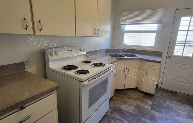 2 beds, 1 bath, 915 sqft, $1,750, Unit 7920