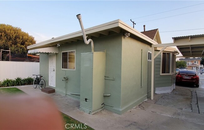 3 beds, 1 bath, 1,010 sqft, $3,200