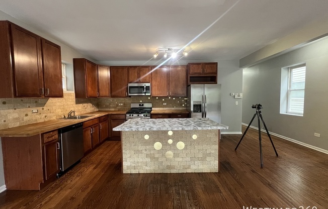 2328 W WASHINGTON BLVD