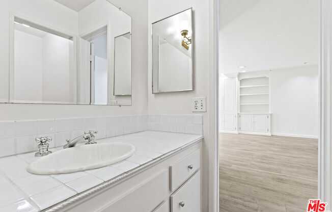 1 bed, 2 baths, 1,076 sqft, $3,400, Unit 703