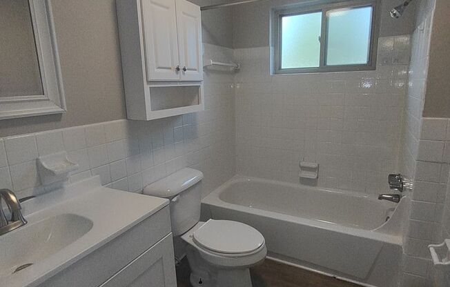 2 beds, 1 bath, 875 sqft, $1,065, Unit G103