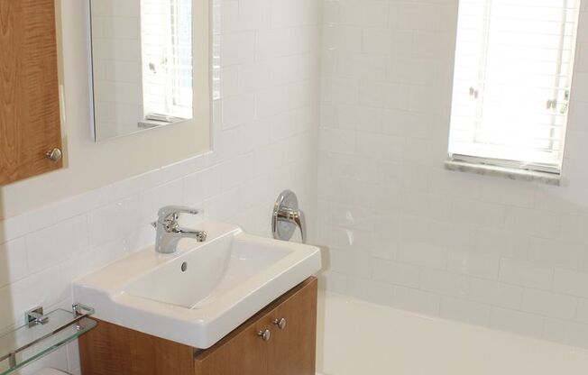 2 beds, 1 bath, 742 sqft, $3,595, Unit 221